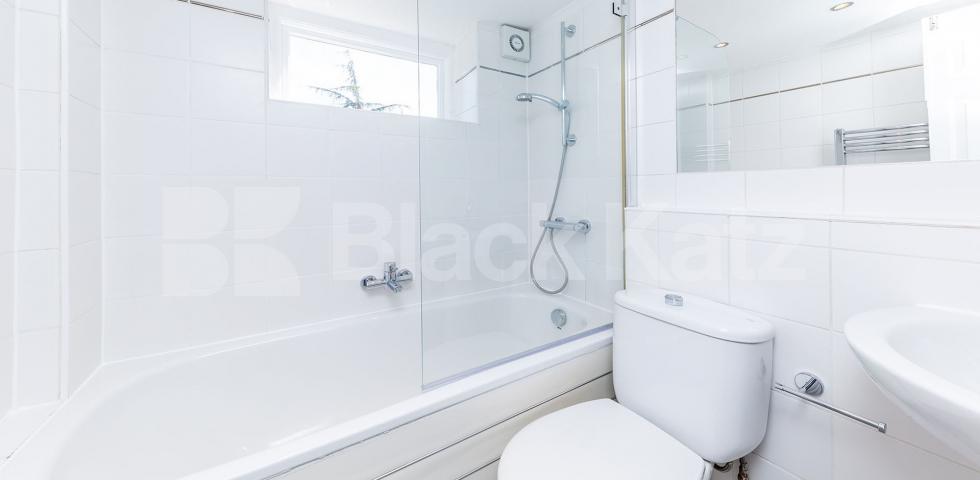 Modern furnished two bed mins to Regents Park and Camden Tube  Parkway, Regents Park